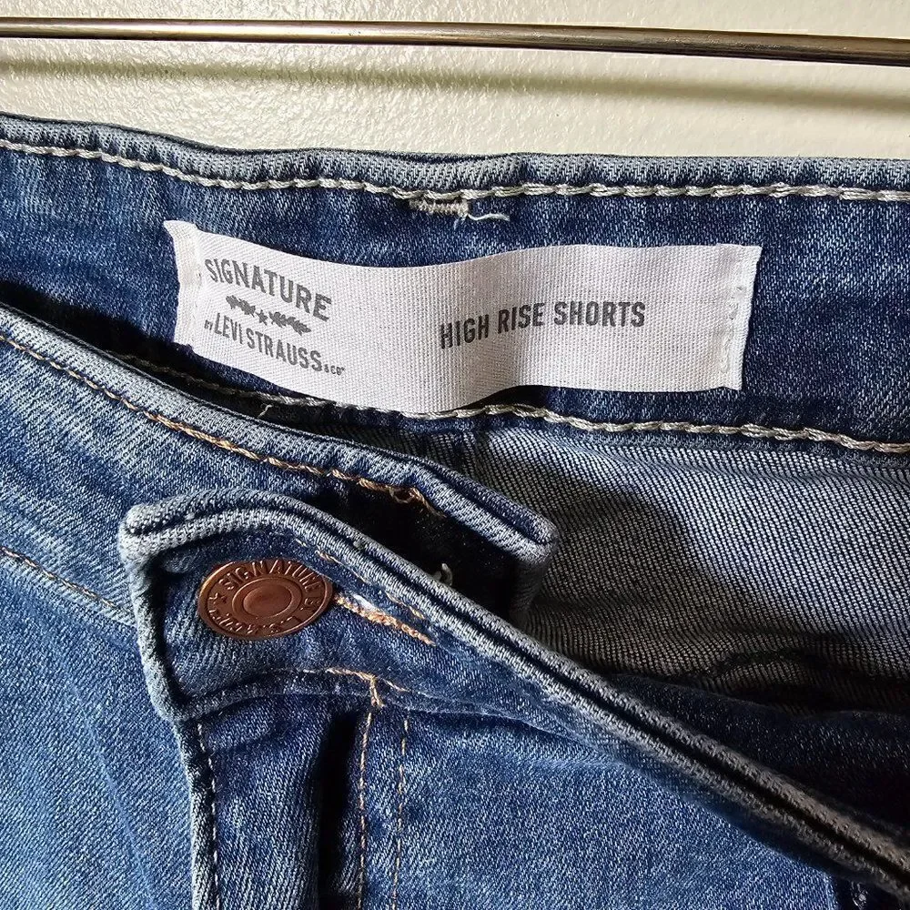 EUC LEVI'S STRAUSS HIGH RISE SHORTS RAW HEM SIZE 12 - W31